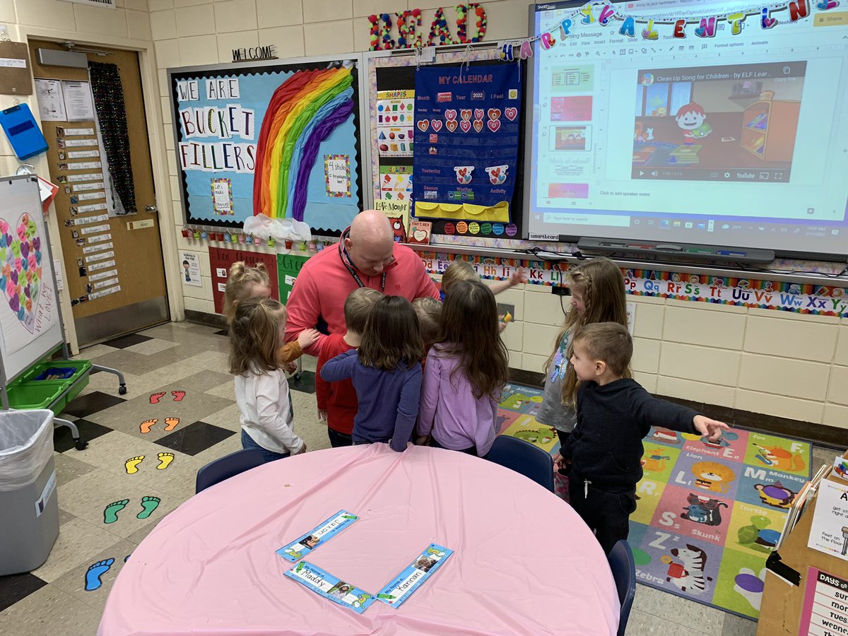 MPreschoolers's tweet photo. Party Day #2 ❤️💗❤️💗 

So much love for all these kiddos, and a great big thank you to @milliken1997 for stopping in to visit today! https://t.co/BPRPYFsgQ6