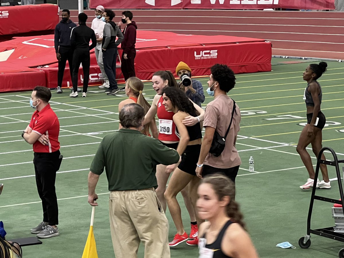 jgault13's tweet image. Incredible scenes in Boston. Roisin Willis and Sophia Gorriaran BOTH destroy the US high school 800m record (previously 2:01.78 by Sammy Watson).

2:00.06 for Willis, 2:00.58 for Gorriaran. Wow!