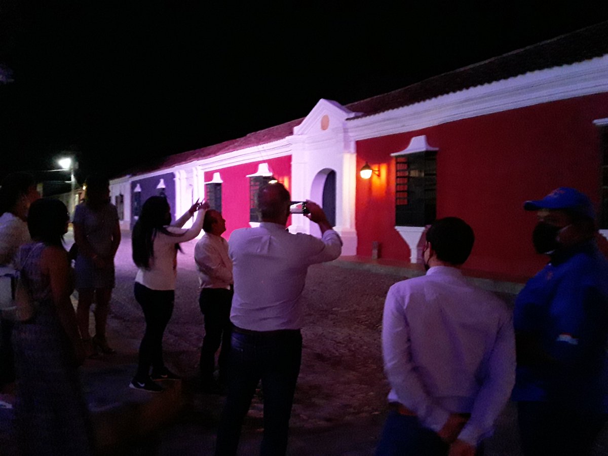 JuanGotopo's tweet photo. Visita nocturna al Centro Histórico de Coro por parte de los delegados de la Oficina de Turismo de Curazao. 🇻🇪🇨🇼

#Coro #Curazao #CentroHistorico #PatrimonioMundial https://t.co/k1Z1xfBTCW