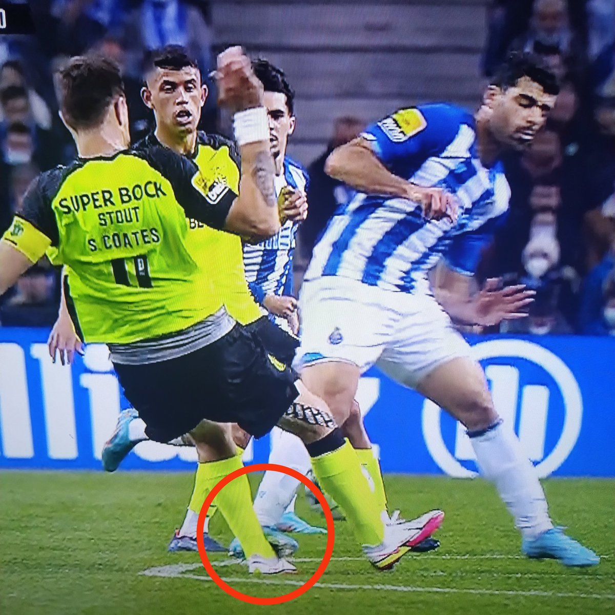 Este é o amarelo mais ridículo do campeonato.