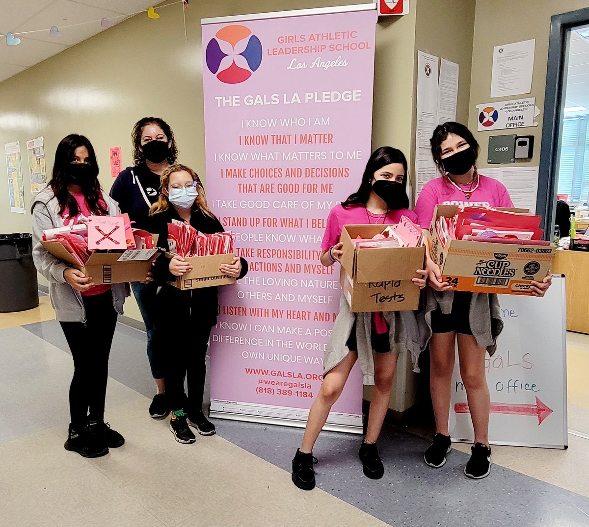 Thanks to the amazing young women at GALS middle school for creating 1000 Valentine's Day cards for our precious seniors! 😇💕

#volunteeringislove #GALS #angelsatwork #valentinesday #caringforseniors #students #dogood #dosomething #empoweredyoungwomen #cityofangels #SVMOW