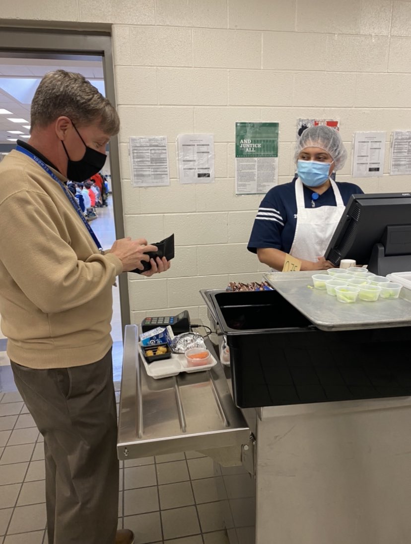 JMLEnglish7's tweet photo. The 7th graders worked hard to create their persuasive argument letters about school lunches and were ELATED to see that @JeffreyMorse3 came in response.
So excited for the students to see their voices have power! Thank you for coming to eat! #LCPS #JML #English #SchoolLunches https://t.co/uD7wpLjDZi