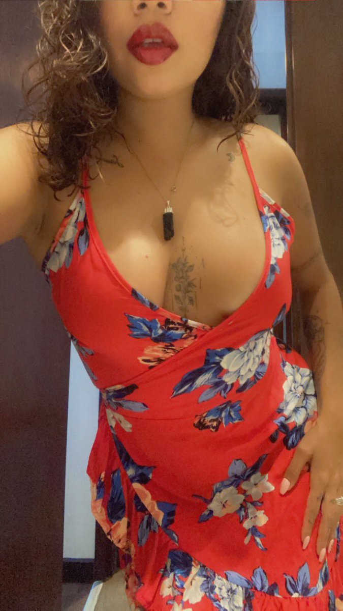 sofia_brown19's tweet photo. Bueno vamos con el vestido que tanto les gusto 😈😈 a ver si logran sacármelo 😏😏😏 en un ratito estaré por @amateur_tv 🔥🔥 https://t.co/hKO8QDB5T5