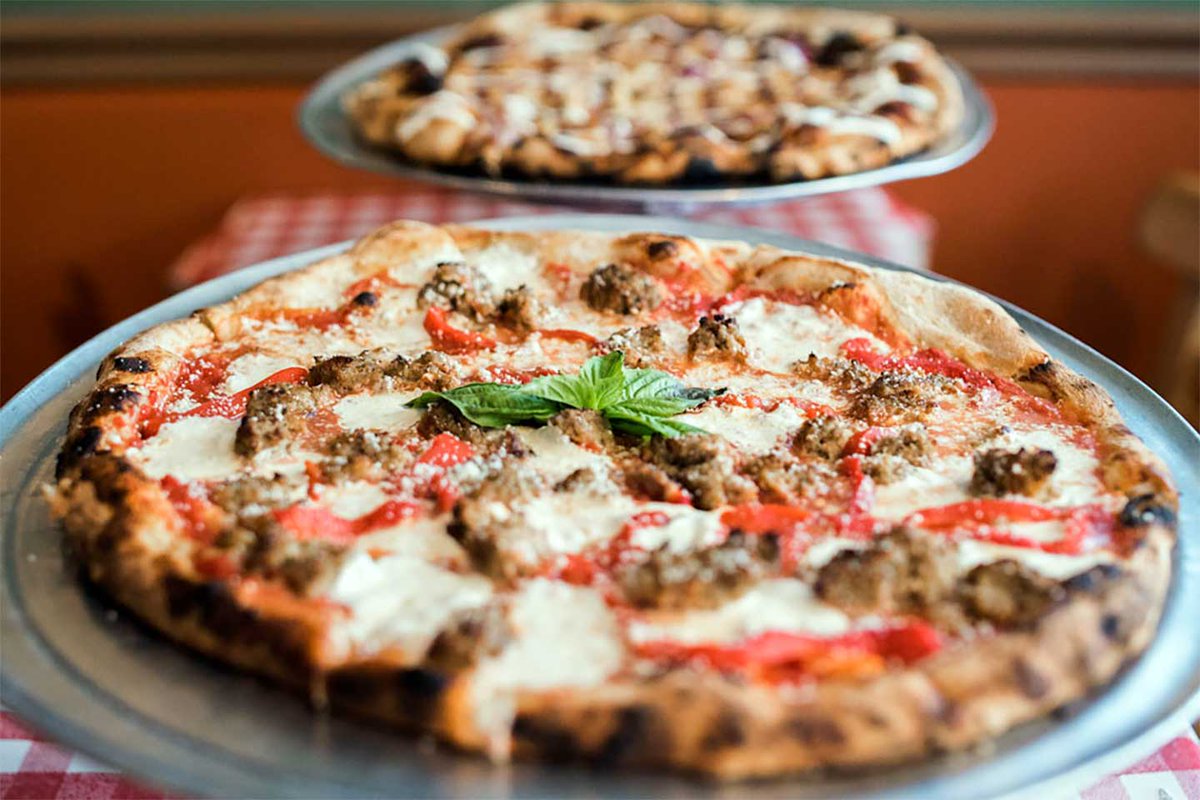 SubFantasyFilm's tweet photo. Welcome back to our favorite day of the week #foodiefriday!! This week we're highlighting Federal Hill Pizza. The restaurant showcases a unique style of Neapolitan brick oven pizza and a myriad of other menu items from salads to burgers, all served in a family friendly setting. https://t.co/HLSWABaNuE