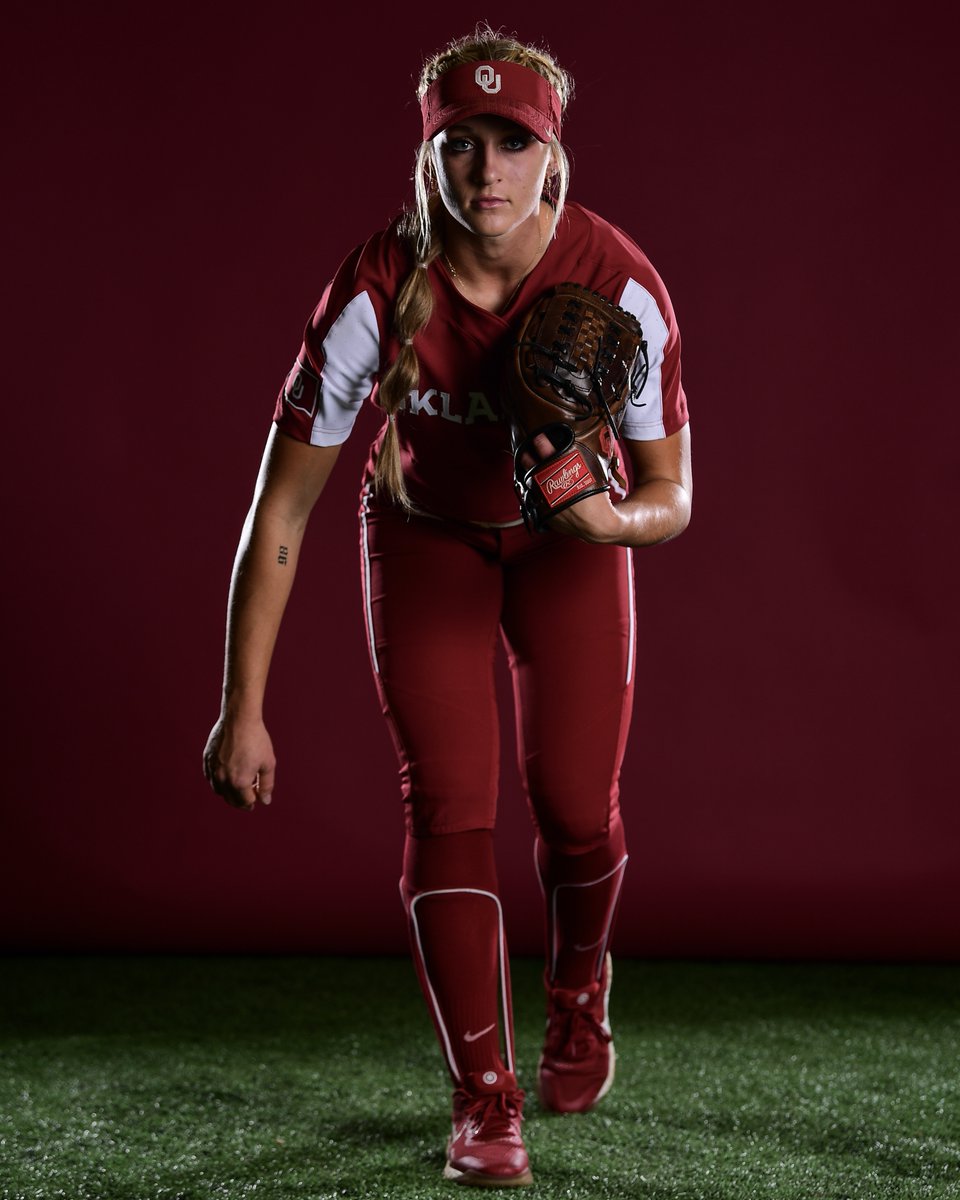 OU_Softball's tweet photo. 𝐉𝐨 keeps finding a way 🔥 @jordybahl
Up to 🔟 𝐊's and strands a pair in the fifth.
END 5 | OU 7, UK 1 https://t.co/YnbNyI43x9