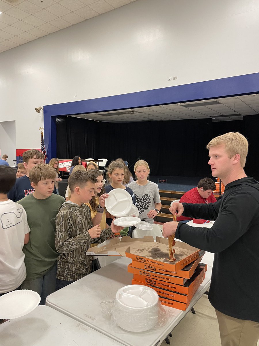 PikeLibGBB's tweet photo. Students in grades 1-6 who participated in our Pike Lib Pee Wee Basketball program this season were served pizza by members of our Varsity Girls’ and Boys’ Basketball teams. Thanks to all volunteers who helped! We are excited to see these students continue to grow and develop! https://t.co/tQkXgXDNen