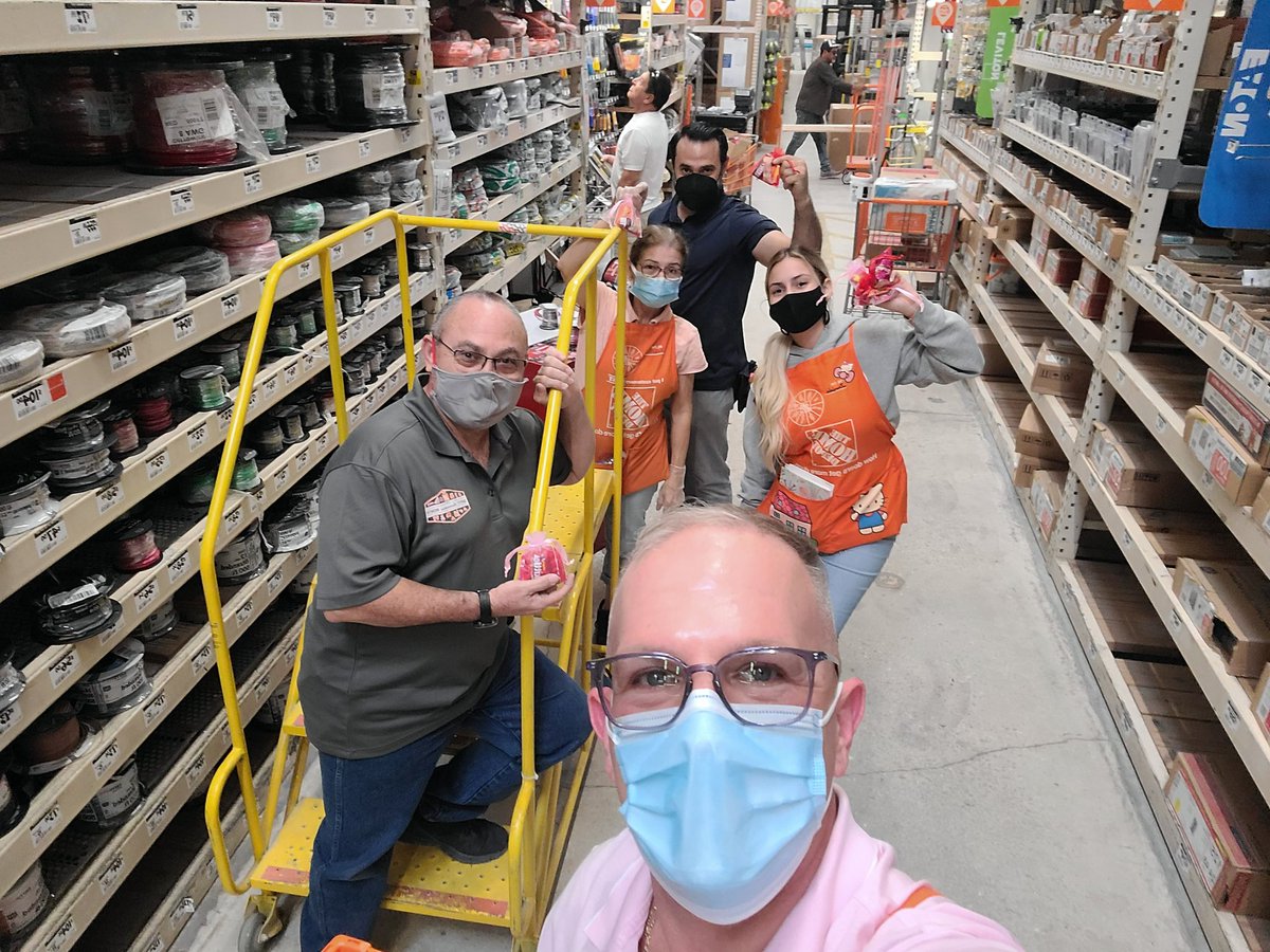 Happy Valentine day for our customer as well. <a href="/GIORIVERA27/">GIOVANNI  RIVERA</a> , <a href="/Erika_AR_HD/">Erika De Jesus</a> @Padron_Dani206