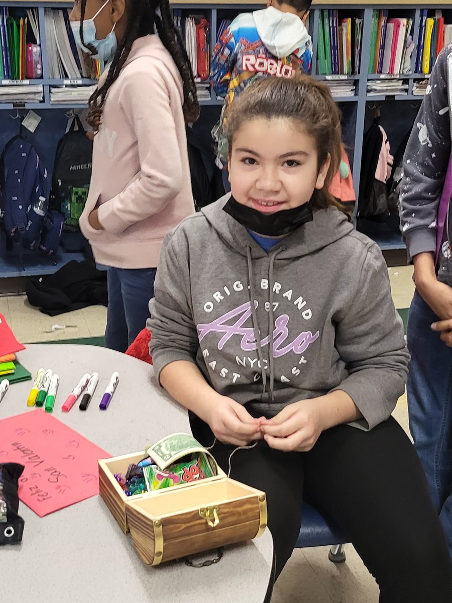 Today's treasure chest winner: Sofia Alfonso in 4th! We've had an incredible adventure on our treasure hunt with our Book Blast event. If your pirate isn’t registered yet, now's the time. One of our lucky pirates is going to win a brand-new iPad on Monday! bookblast.booksarefun.com/WalzemES