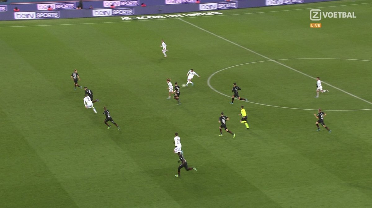 La position de Kylian Mbappé sur son but hors-jeu. 😬