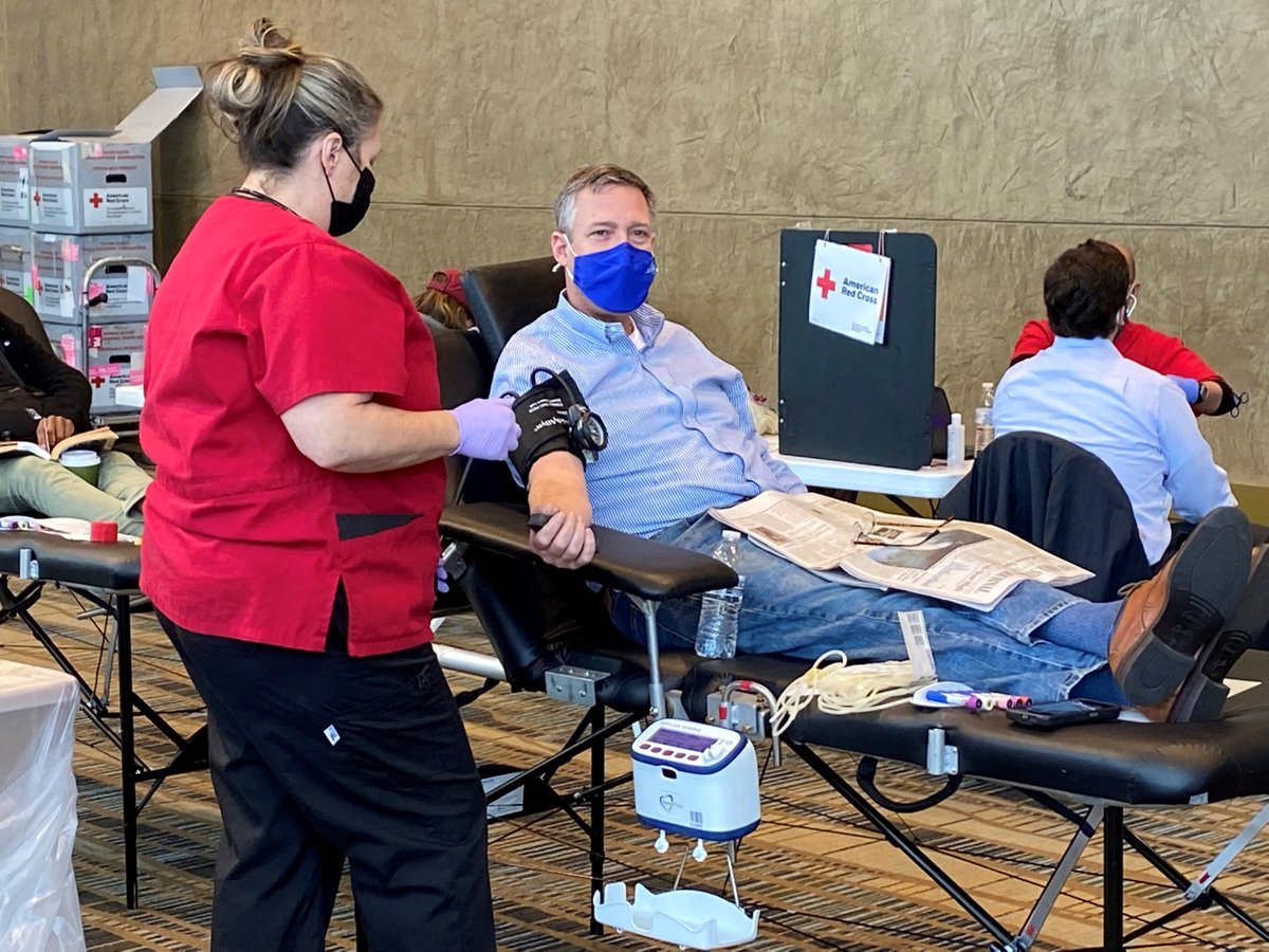 RedCrossSC's tweet image. Thanks to Daniel J. Rickenmann, @colamayor for rolling up a sleeve to save lives today at the @CityofColumbia blood drive! 👏💪🩸