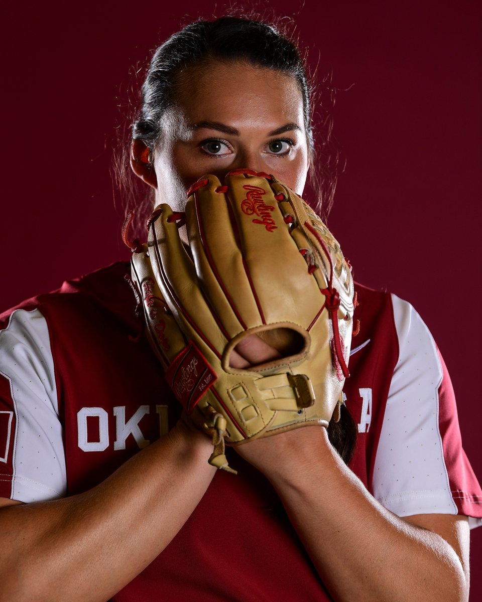 OU_Softball's tweet photo. 𝐇𝐨𝐦𝐞𝐭𝐨𝐰𝐧 𝐇𝐞𝐫𝐨.

The pride of Pflugerville, @hopetraut, enters the ⭕ and leaves runners on the corners! 

END 3 | OU 2, UT 1 https://t.co/UDtWvMGef9