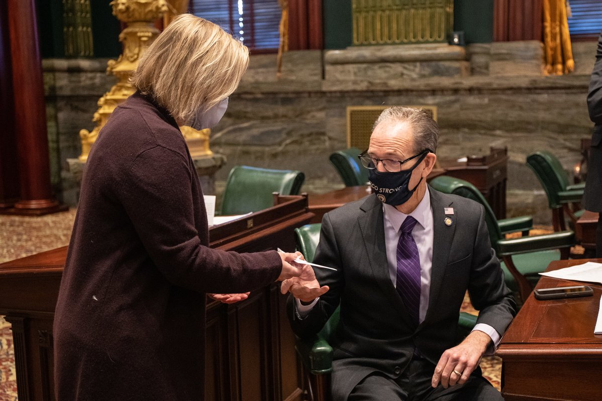 SenatorCollett's tweet photo. This #ValentinesDay, I’m introducing a bill to make @Hersheys Kiss PA's official state candy. The sweet idea was brought to me by @thekiss4pa, a group of passionate BucksCo middle school students.

I treated my colleagues to @HersheyCompany Kisses +  encouraged them to sign on! https://t.co/Nrqj95rRrY