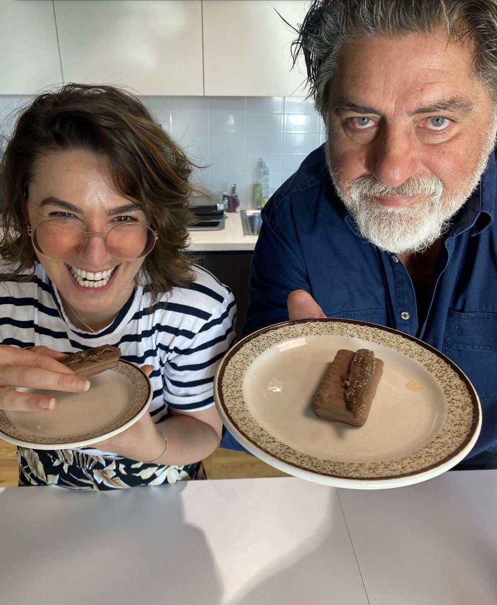 Coming up on @abcmelbourne now @aliceinframes and i try Tom in Kingsville suggestion of anchovy and a Tim Tam? 😱 Plus punk god @EdKuepper (The Saints etc) and @AlisaCamplin from Beijing…