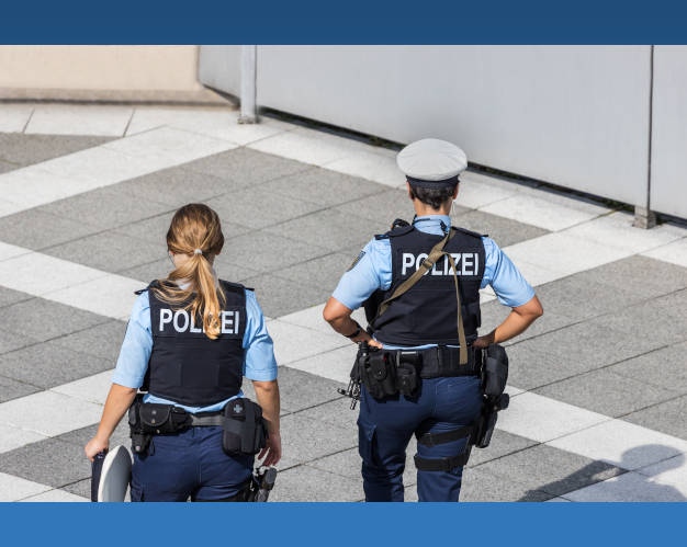 Die Gesellschaft hat sich fast daran gewöhnt, dass Polizisten, Strafvollzugsbedienstete, Feuerwehrkräfte und auch Rettungsdienste während ihrer dienstlichen Tätigkeit körperlich angegangen und attackiert werden.  #Aktuelles #AktuellesBSBD #BSBD

bsbd-bielefeld.de/2022/02/03/zwe…