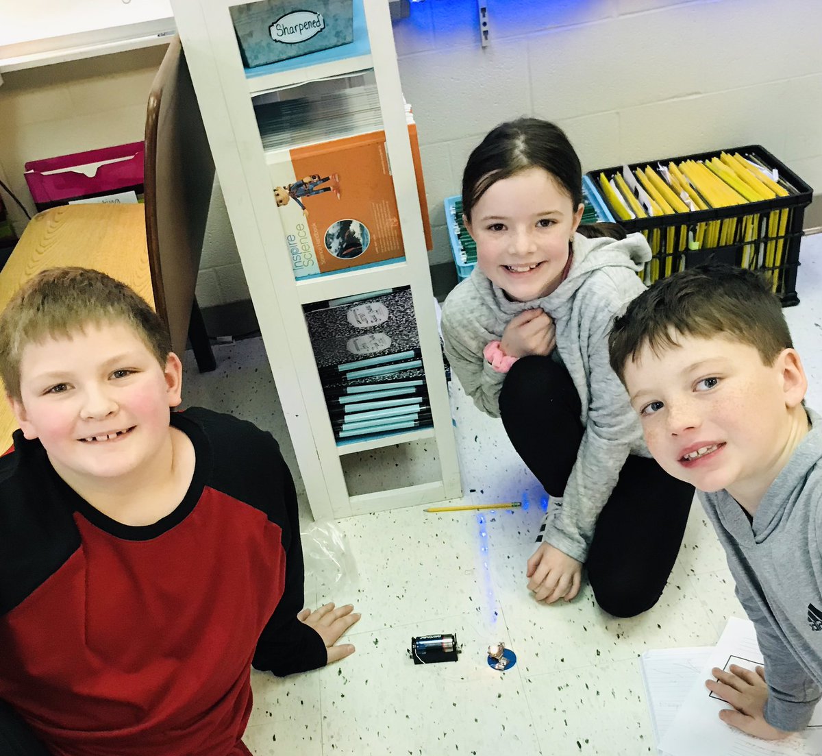 dawn_husky's tweet photo. Students creating working circuits @kdjarratt @PGEcubs @ksteach2018 https://t.co/KWXxewBujW