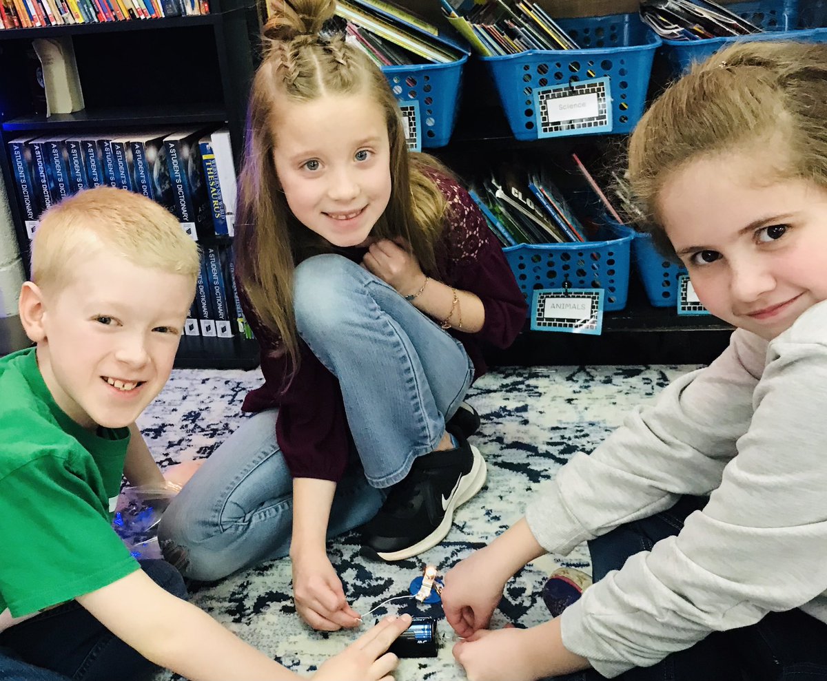 dawn_husky's tweet photo. Students creating working circuits @kdjarratt @PGEcubs @ksteach2018 https://t.co/KWXxewBujW