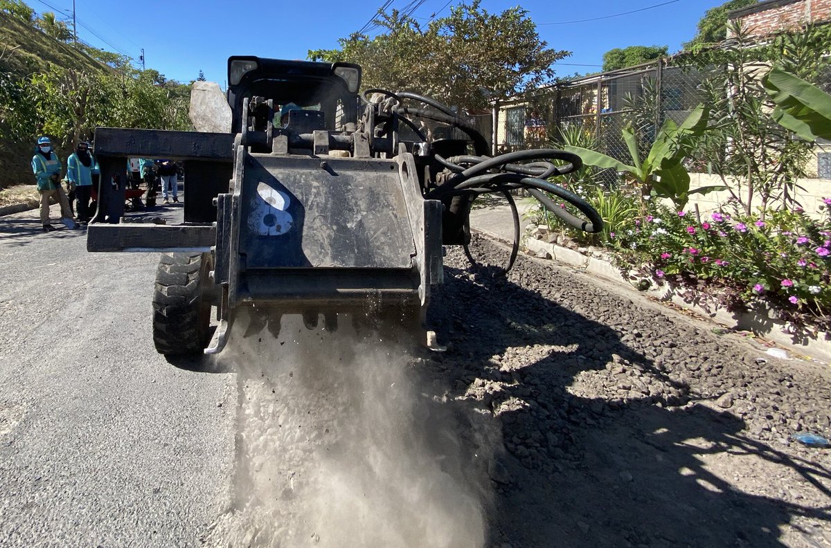 Ravín Sosa (@ravinsosa) on Twitter photo Este día, junto al Director de la <a href="/ObraMunicipal/">Dirección de Obras Municipales</a> , Álvaro O’Bryrne, dimos inicio a la segunda fase del Plan Nacional de Bacheo, en Residencial Altavista, Tonacatepeque. Este día, junto al Director de la <a href="/ObraMunicipal/">Dirección de Obras Municipales</a> , Álvaro O’Bryrne, dimos inicio a la segunda fase del Plan Nacional de Bacheo, en Residencial Altavista, Tonacatepeque.