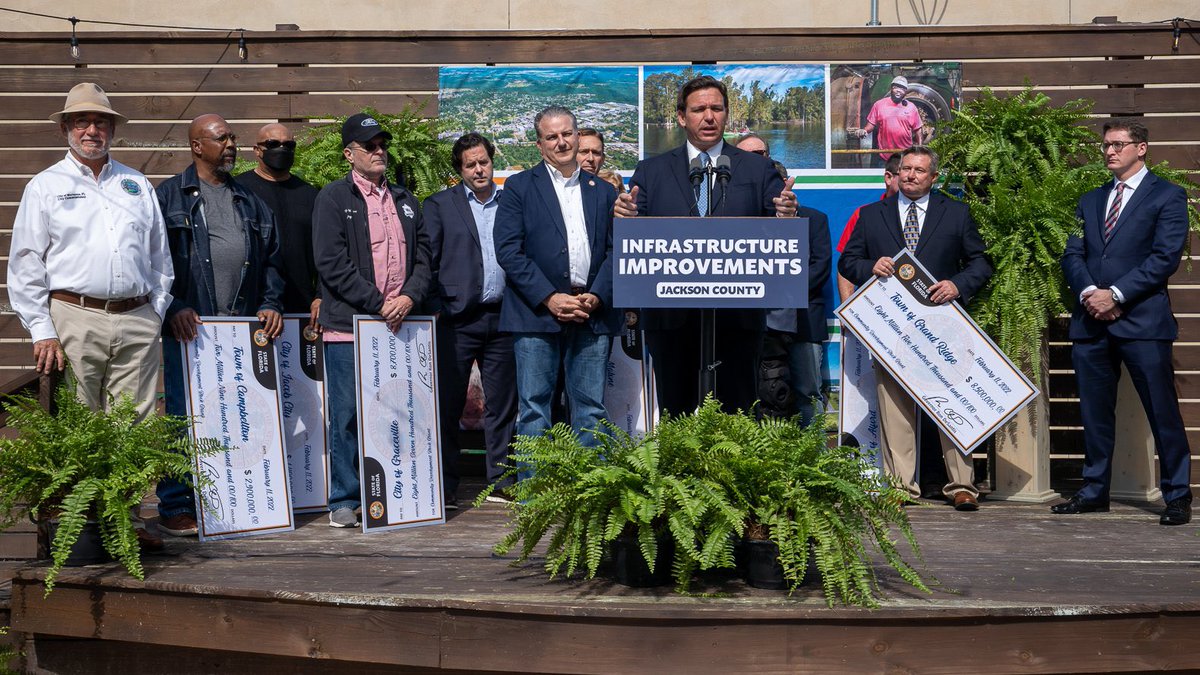 Ron DeSantis tweet media