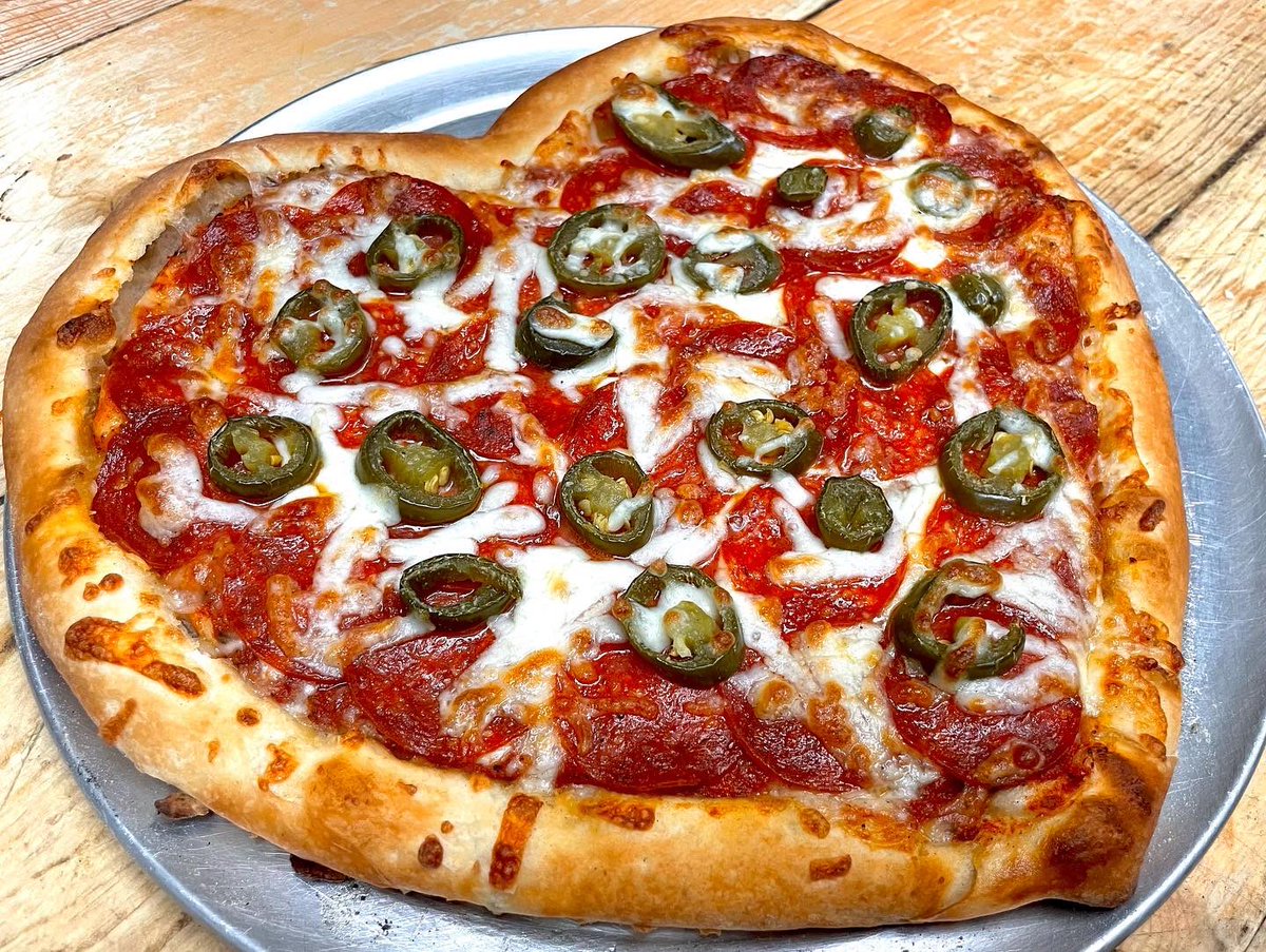 Valeria__flo's tweet photo. If anyone wants some, my family’s restaurant makes heart shaped pizzas, they taste as good as they look 😉 🤍Augustino’s Italian Restaurant in Garden Grove,CA🤍 https://t.co/Xbh9SEea3Y