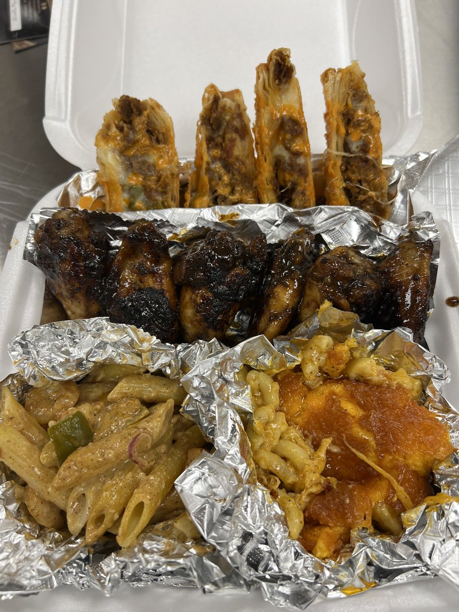 Ky_Stay_Fly's tweet photo. Get you a plate just like this today and tomorrow. Good eats only. The only spot you can get GREAT Jamaican food and Soul food. Check our last post to see where we are at this weekend. #sogso #gso #triad #nceats #ncfoodie #gsoeats #dgso #ncat #greensboro #uncg #greenboronc https://t.co/wDAxYyewFT