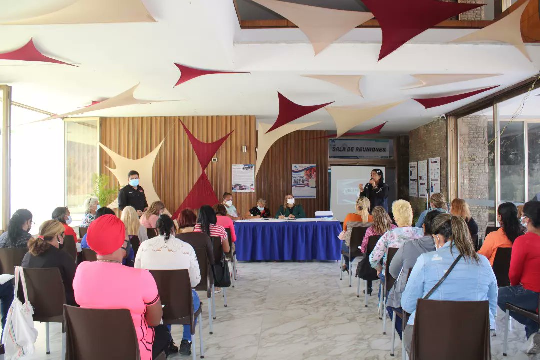 wisely_alvarez's tweet photo. Con organización, planificación y los mejores métodos, desde la Secretaría de las Mujeres desarrollaremos las mejores políticas en atención a nuestras mujeres. Celebramos I Encuentro de Institutos Municipales de la Mujer del Estado Bolivariano de Miranda🇩🇪
#GobiernoDeLasMujeres https://t.co/hlHeofkDLe