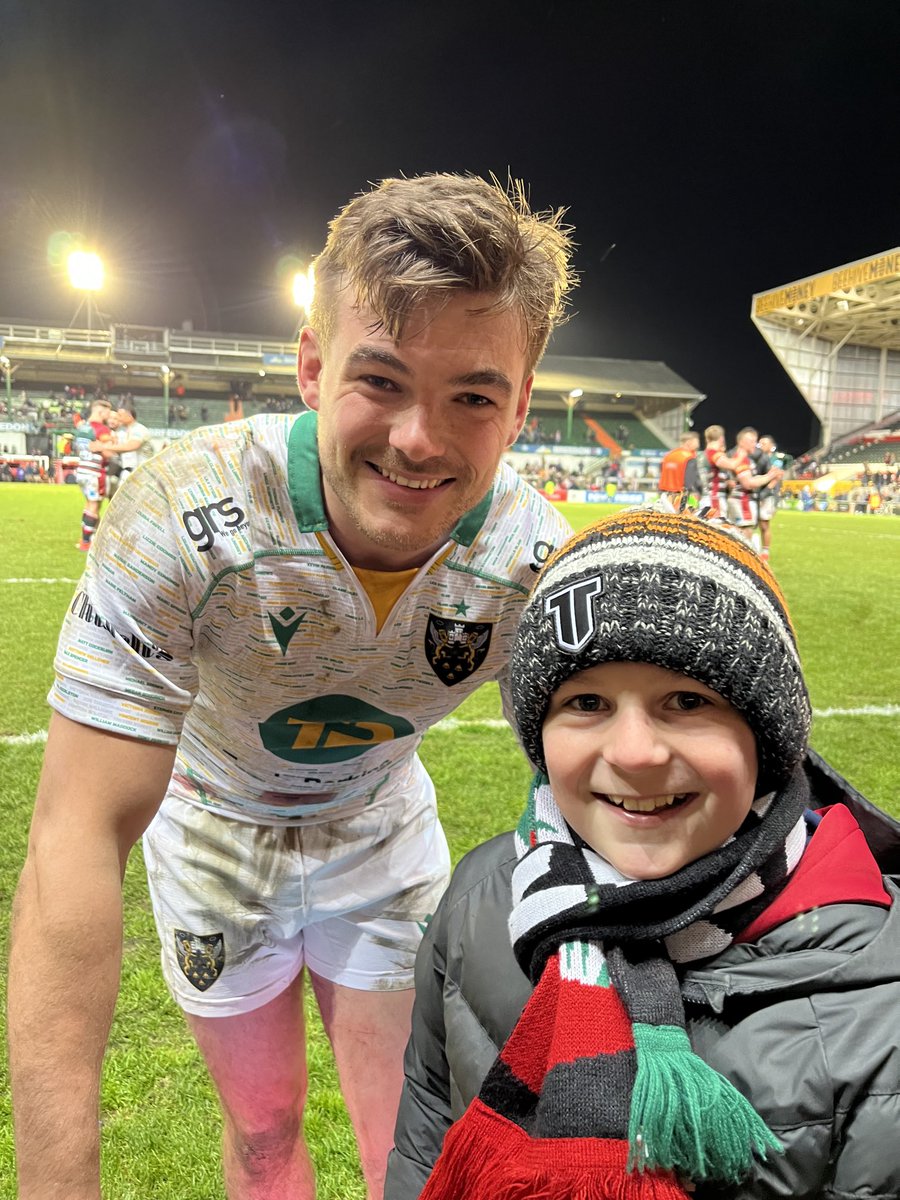 mattvarey's tweet photo. It maybe ⁦@LeicesterTigers⁩ v ⁦@SaintsRugby⁩ but once a stag always a stag ⁦@huntingdonrugby⁩ ⁦@GeorgeFurbank⁩ you made his night. https://t.co/6FzanX92cV