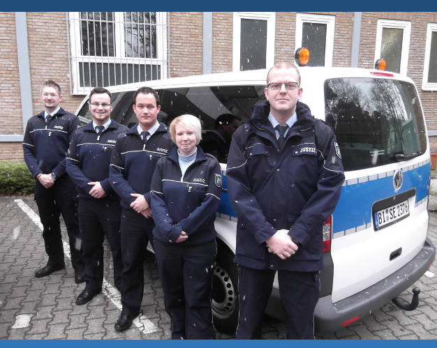 Dienstkleidung und Uniform prägen das Bild des Bediensteten im allgemeinen Vollzugsdienst. Die Ursprünge gehen zurück bis ins Kaiserreich.

bsbd-bielefeld.de/2022/01/17/die…