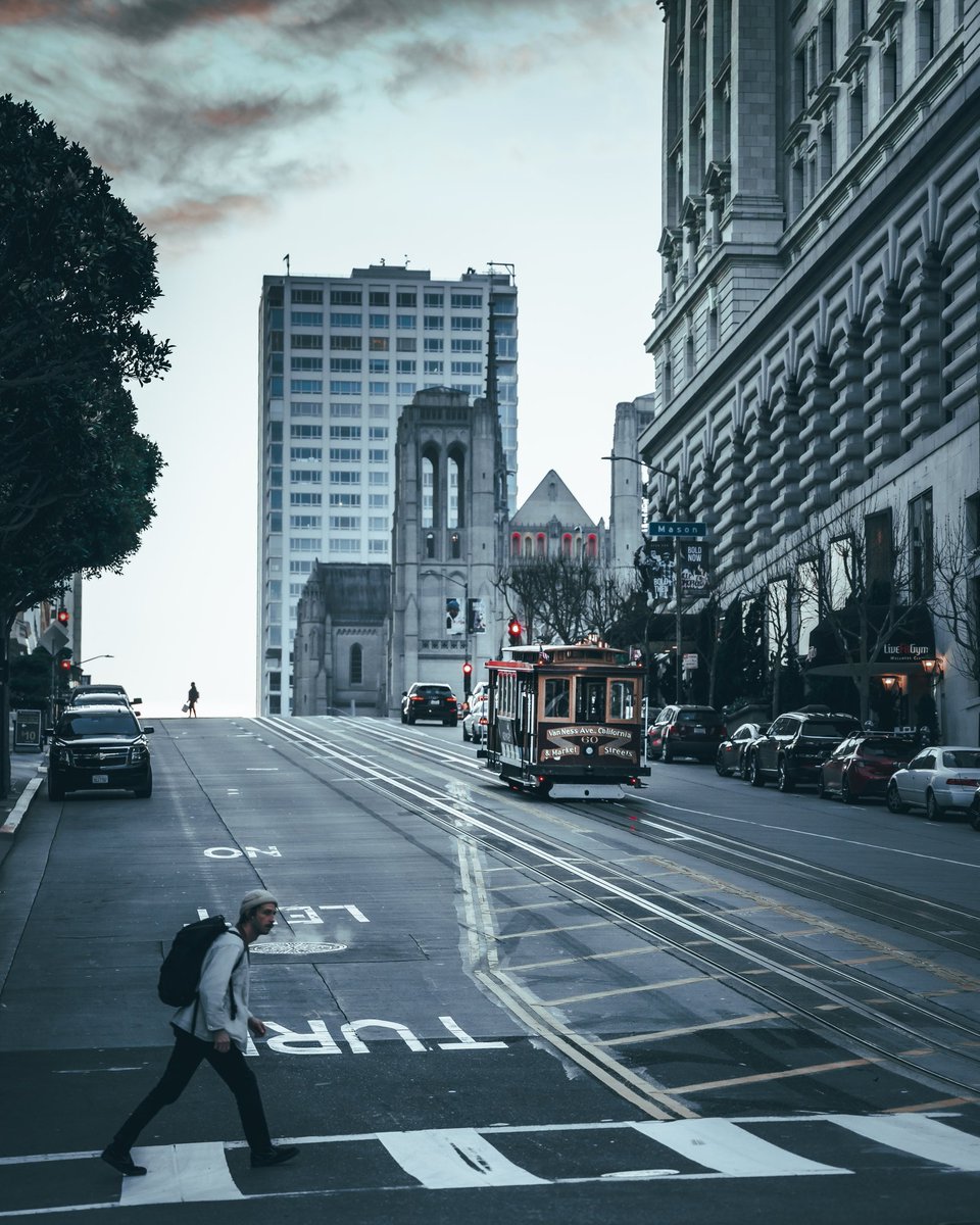Creating some moody moments in San Francisco! #moodyphotography #sanfrancisco #cityvibes