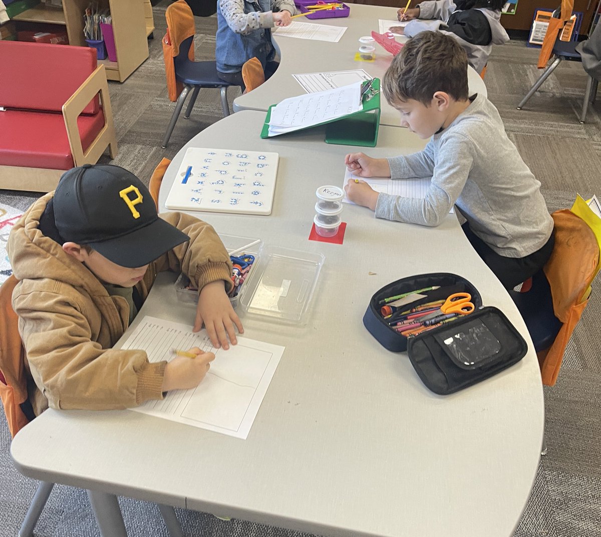 TaylorBocook's tweet photo. Last week our GSU Student Teacher, Miss McCall, taught us all about Day and Night. This week we got to show what we know in our writing! ✏️☀️🌒 https://t.co/3ZVcLMnPXX