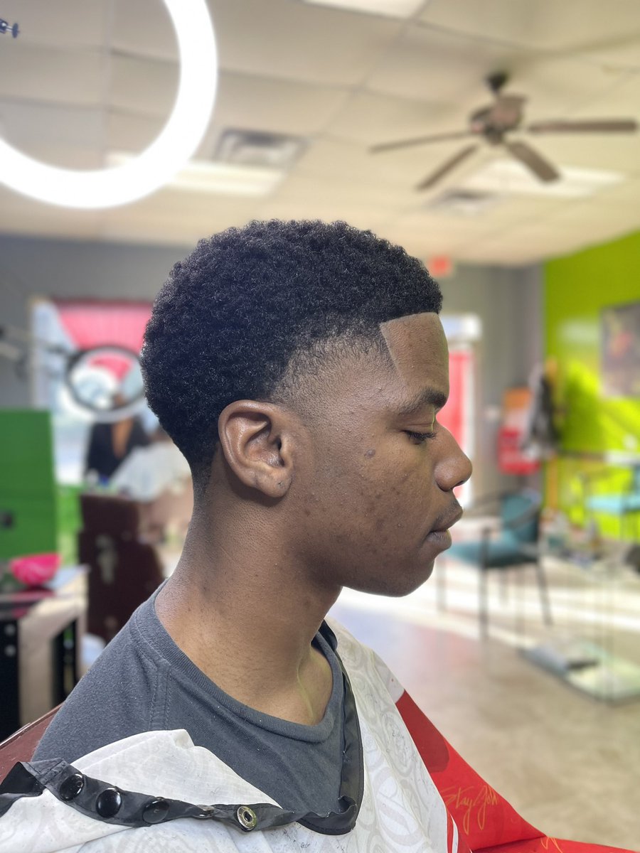truthdabarber's tweet photo. Temp Fade 💈🔥 W/Sponge  #Barber https://t.co/hrY8SEZsSV