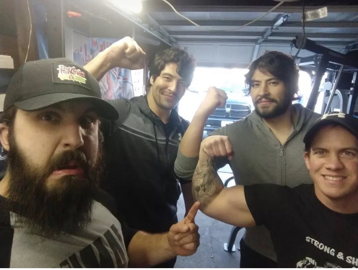 jay_freddie's tweet photo. Big ups to @RipFNByson for allowing team All Japan to workout in the #dungym big pumps today! https://t.co/tho1gIbkRE