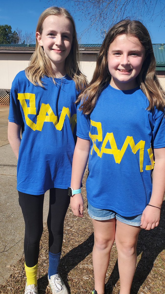 KelleyKiddos's tweet photo. These girls went all out for our Superbowl Spirit Day today! #ClassSpirit https://t.co/5x1OHN1RMm
