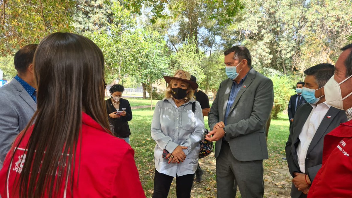 Una excelente jornada de diálogo tuvieron la ministra <a href="/MinagriCL/">Ministerio de Agricultura de Chile 🇨🇱</a>
<a href="/meryundurraga/">M. Emilia Undurraga</a> y el <a href="/DPRValparaiso/">Delegación Presidencial Regional Valparaíso</a>
<a href="/IvanCisternasT/">Iván Cisternas Tapia</a> con representantes de los sectores ligados al #MundoRural, sobre la nueva mirada que requiere el #ChileRural👨🏻‍🌾👩🏻‍🌾🇨🇱 

<a href="/MinagriValpo/">Seremi de Agricultura Valparaíso</a> <a href="/DPPLosAndes/">Delegación Presidencial Provincial Los Andes</a>