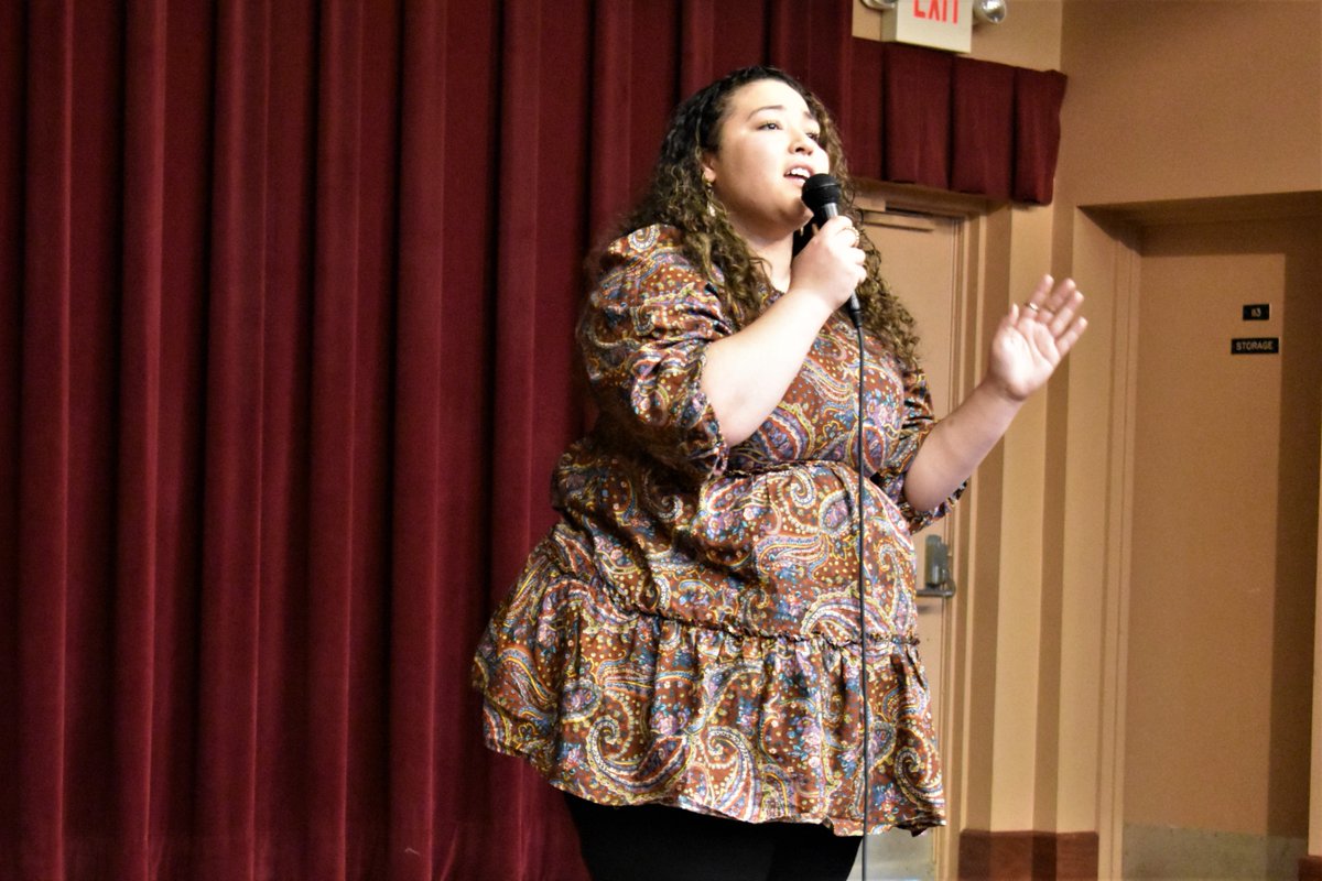 theuofolivet's tweet photo. This week, Olivet College celebrated Black History Month by hosting an event featuring DeAndre Carter, award-winning speaker, author and success strategist. The event also included performances and remarks by students. #OCNation #BeMoreDoGood #GoCOMETS https://t.co/RTH7HM4P4A