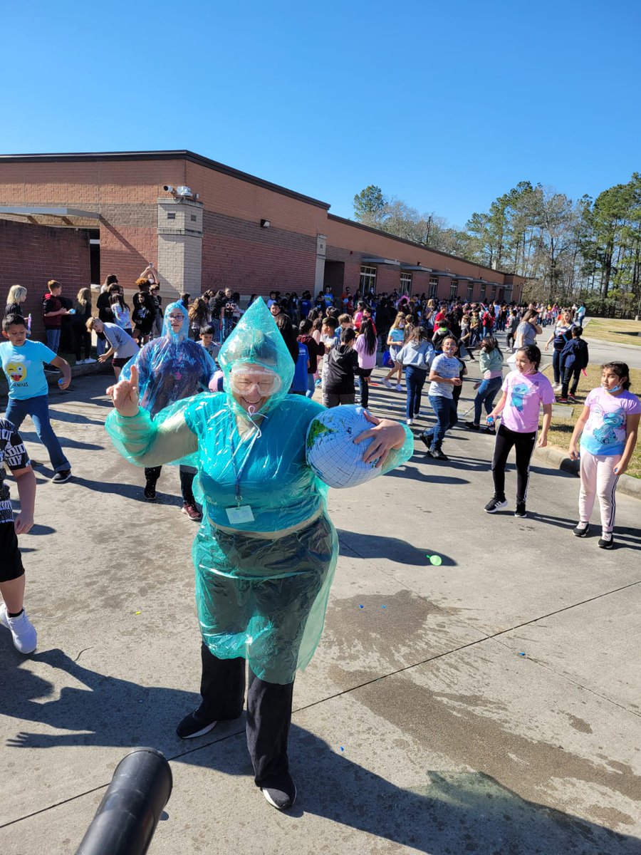 SanJacElemPTO's tweet photo. Today our 🌞s got their Money War incentives and they had an absolute blast!! Check out a some photos from pie in the face, the human car wash, and the inflatables!

Thank you to all the parents and staff who help support our 🌞s and the PTO!! https://t.co/Nwxo07iHvH