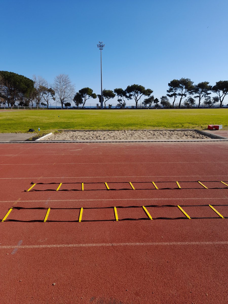 LECCIAK's tweet photo. @FFAthletisme @antibes_jlp Stade Arinella/Montesoro à Bastia. Vue mer et montagne. https://t.co/5iQayPmhp5