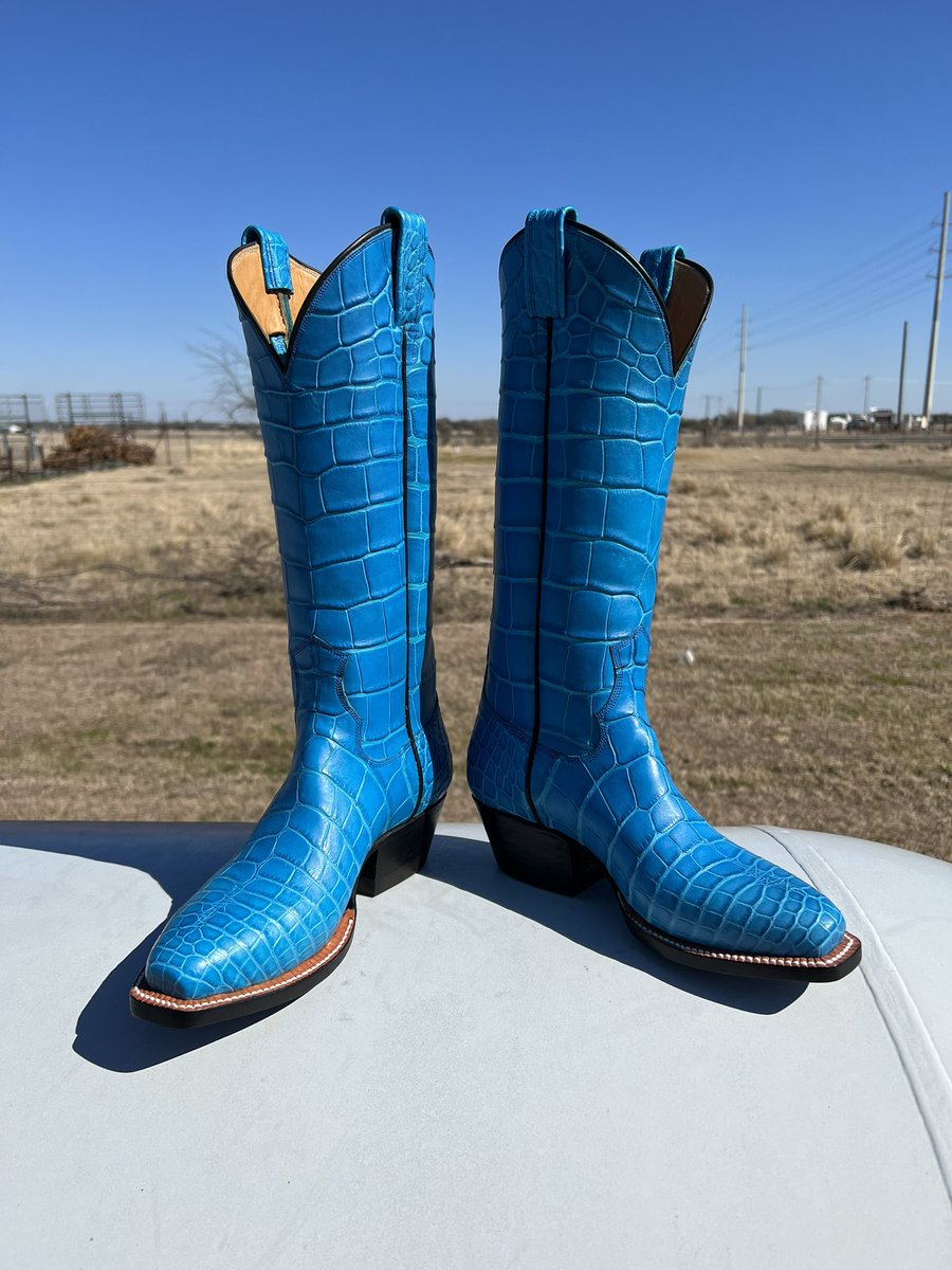 LylesBoots tweet media