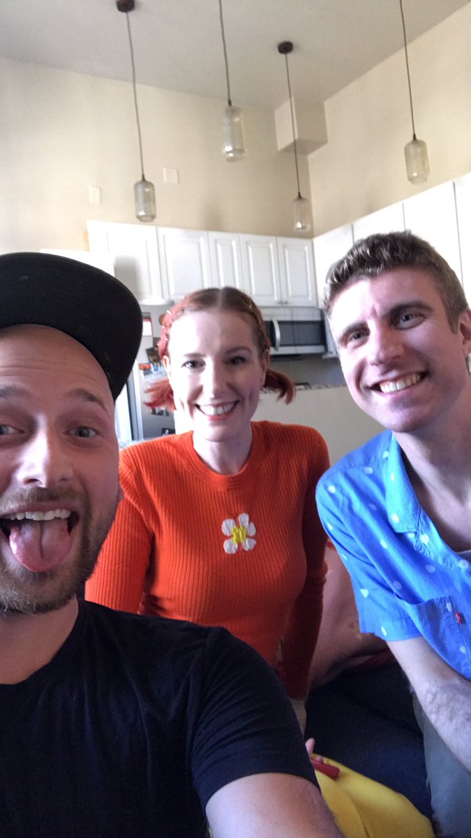 Starfruit listening party on YouTube right now! 🎉 Come hang —> youtube.com/watch?v=BIojUt…