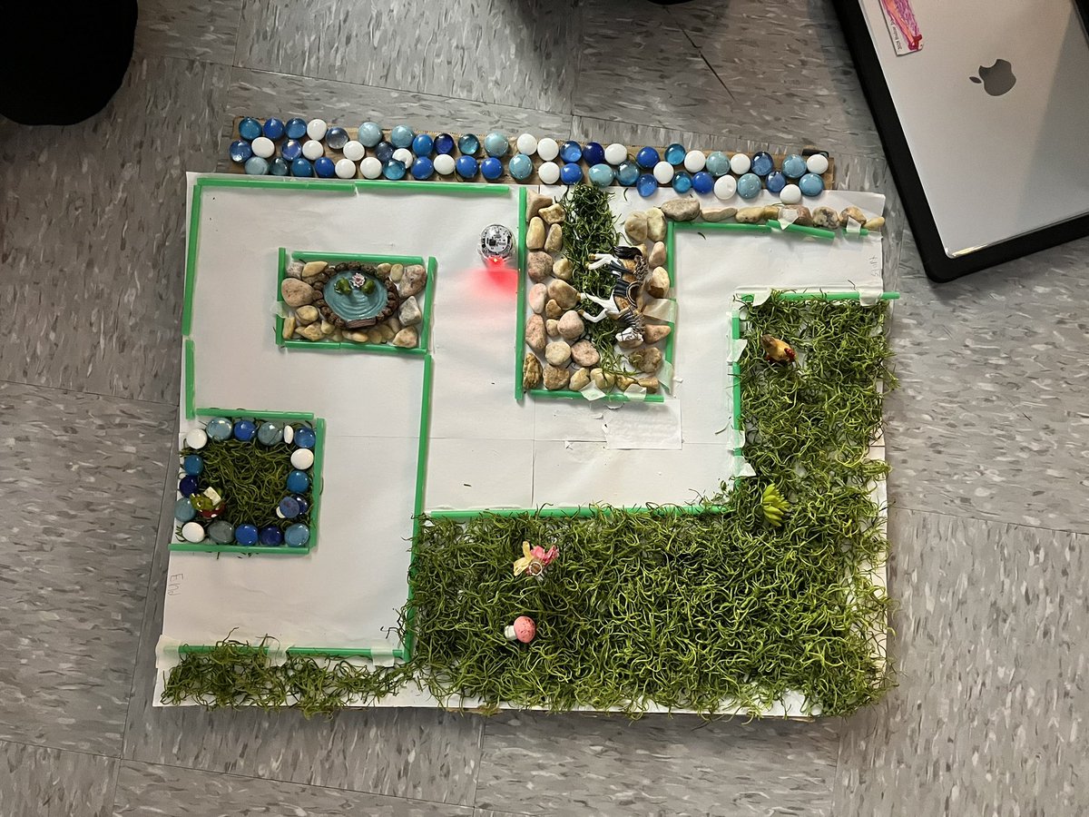 kmdunlap's tweet photo. Using Ozoblockly to maneuver Ozobots through their obstacle courses. 😊 #steam #programming #ozobots #ozoblockly @FPSchools @Ozobot https://t.co/5za5jd3d8Z