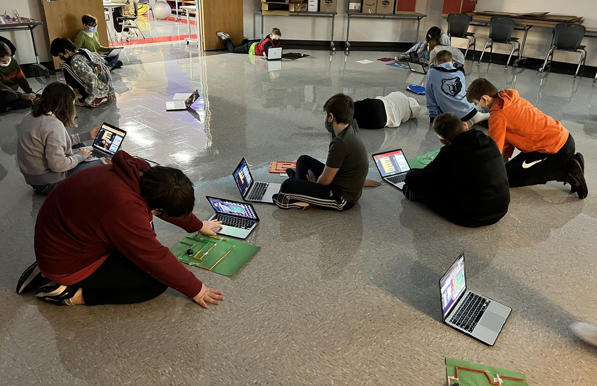 kmdunlap's tweet photo. Using Ozoblockly to maneuver Ozobots through their obstacle courses. 😊 #steam #programming #ozobots #ozoblockly @FPSchools @Ozobot https://t.co/5za5jd3d8Z
