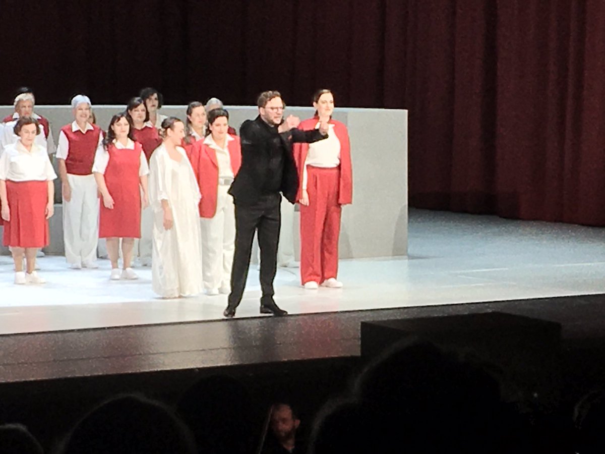 KarlHurb's tweet photo. Mix of installation&amp;choreography in all-women cast #Vivaldi’s oratory #StgtJuditha @oper_stuttgart. #SilviaCosta finds simple, effective scenes of similarities in seemingly divisive principles. Juditha is Everywoman. @BenjaminBayl &amp; orch w period instruments 💪💥 sensual, bouncy. https://t.co/7e4llD4qmA