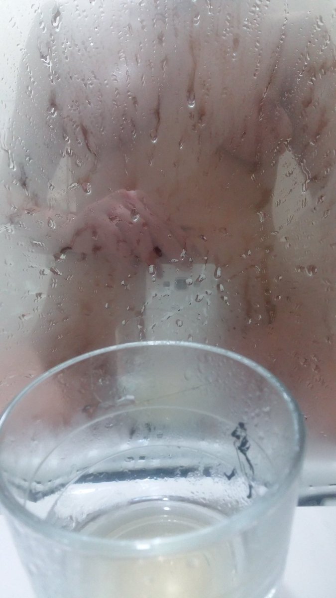 yasaunut2's tweet photo. Dibini görmeyen de ne bileyim...!
😏🍸🍾 https://t.co/TIHW6LTlT0