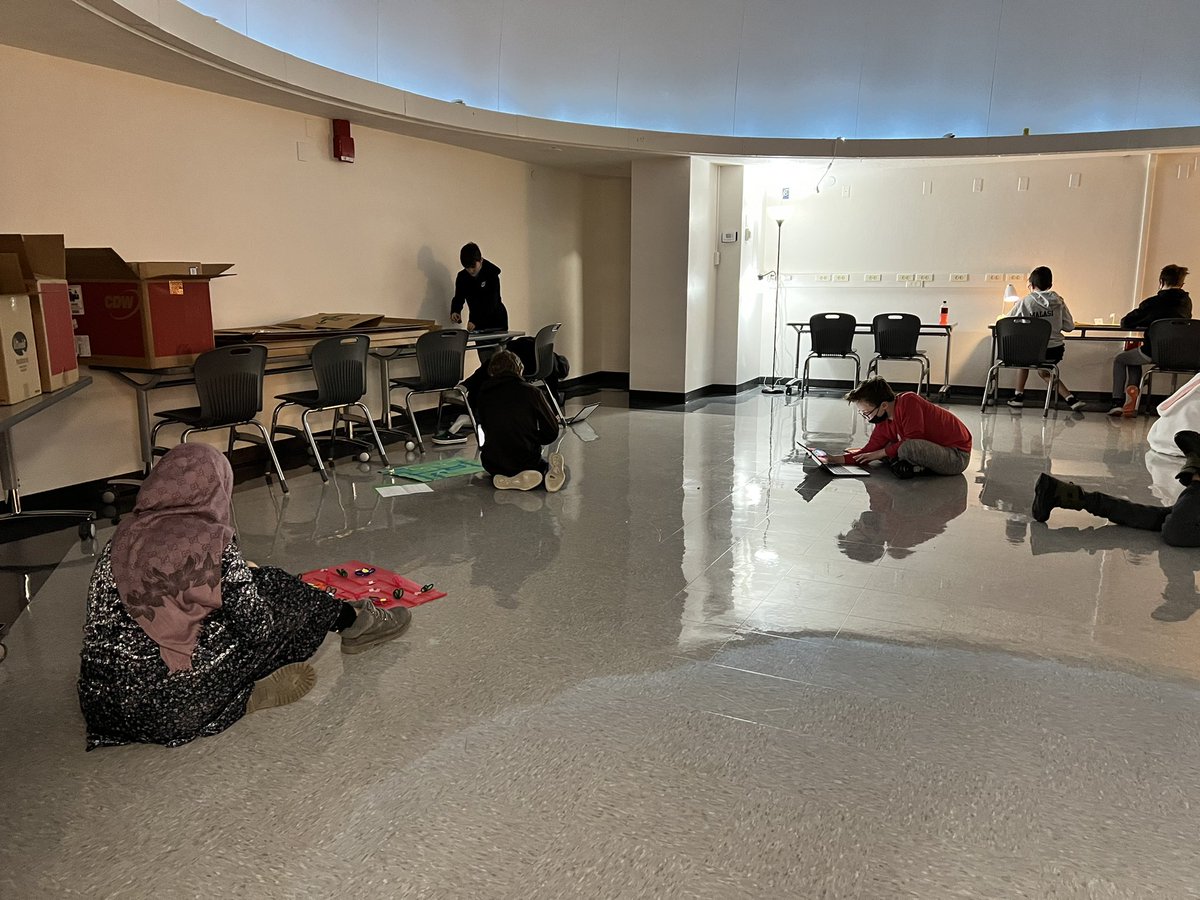 kmdunlap's tweet photo. Ozobots around the room. 😊 #steam #programming #ozobots #ozoblockly @FPSchools @Ozobot https://t.co/uFQWEY7UqB