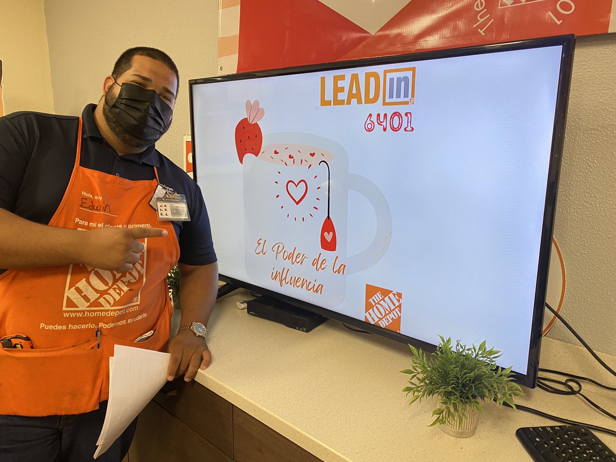 KarolynOc's tweet photo. Gracias DS Edwin por tu compromiso con el desarrollo del equipo! 🧡 #Develop https://t.co/K0lvkNZW5k