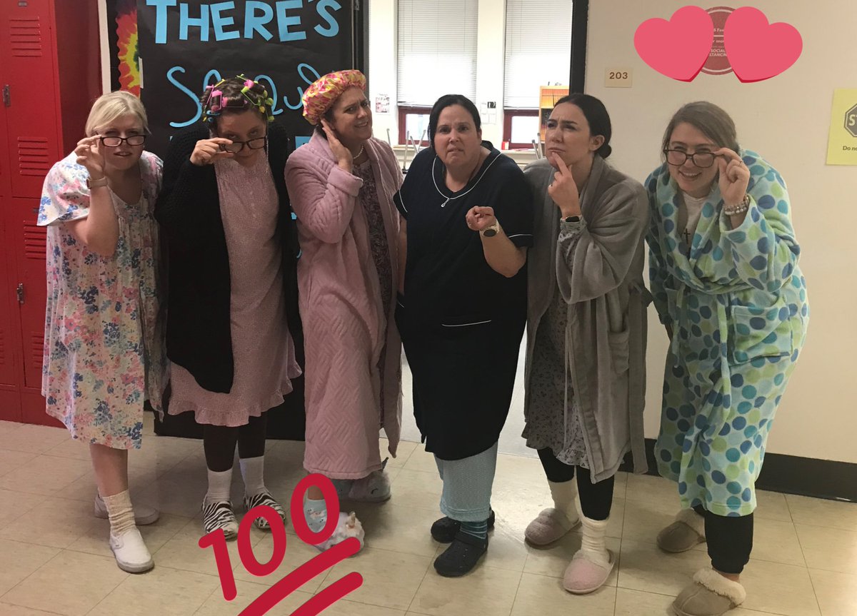 Grateful to celebrate the 100th Day of school with these “young ladies”. <a href="/FoxMiddleSchool/">Fox Middle School</a> <a href="/HannahWilke7/">Miss Wilke’s World</a> <a href="/KellyWilhelm1/">Kelly Wilhelm</a> <a href="/brooksbraves/">Nicole Brooks</a> <a href="/mrswoodland10/">Jennifer</a>