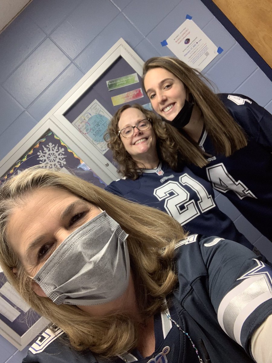 MrGallagherEMS's tweet photo. EMS teeming with Super Bowl spirit today. Not sure how so many of the best teachers and human beings I know wound up as Cowboys fans, though! 🤷♂️😇 @GutkindMs @JBilleci @curleyqanda @RodasReadingRox @STEM_ROX #EMSRox https://t.co/lPpztkh7hn