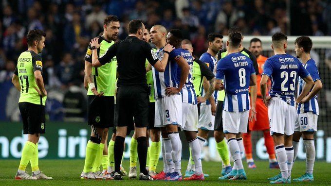 Атланта спортинг лиссабон. Порту Спортинг Лиссабон. FC Porto 2014. Футбольный матч порту. Порту футболист.