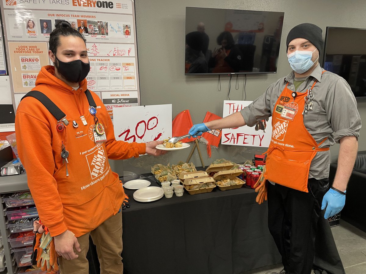 KB8563HD's tweet photo. 300 days safe! This isn’t Sparta… THIS IS SAFETY. Great job team! https://t.co/vZf59jpPo8