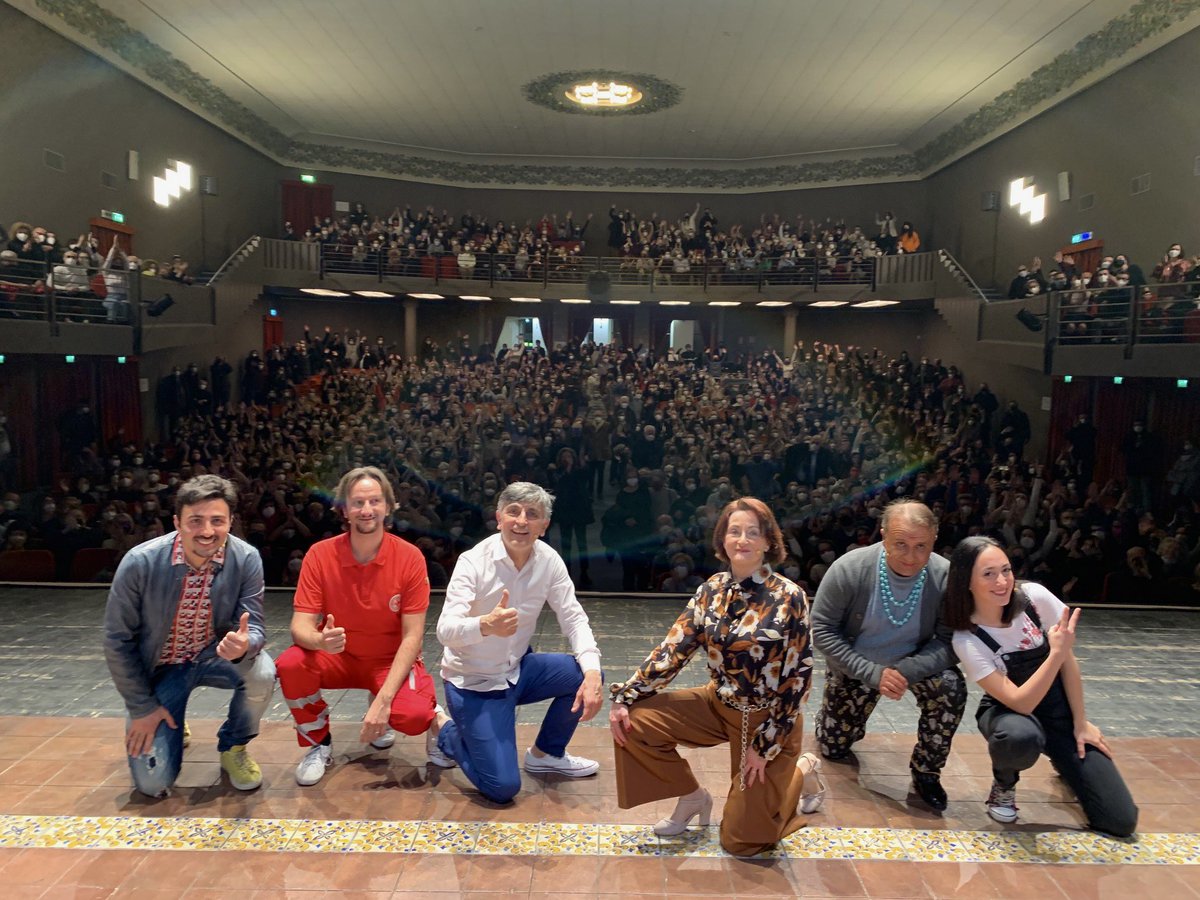 Prima al Teatro Celebrazioni di Bologna!!❤️🎭
#napoletanoefammenapizza #tournée #iovadoateatro #bologna #teatro #spettacolo