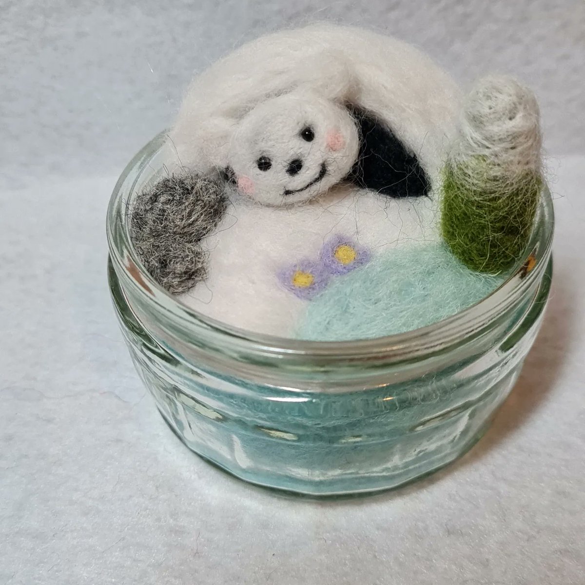 fullerfelts's tweet photo. Patrica the polar bear. She loves her little cosy cave. 
#needlefelting #craft #felt #polarbear #Bears #cute #snow #nature #trees #handmade #glass #patrica #crafting #create #creativity #imagination #cold #sweet https://t.co/BqeeQyZE1s